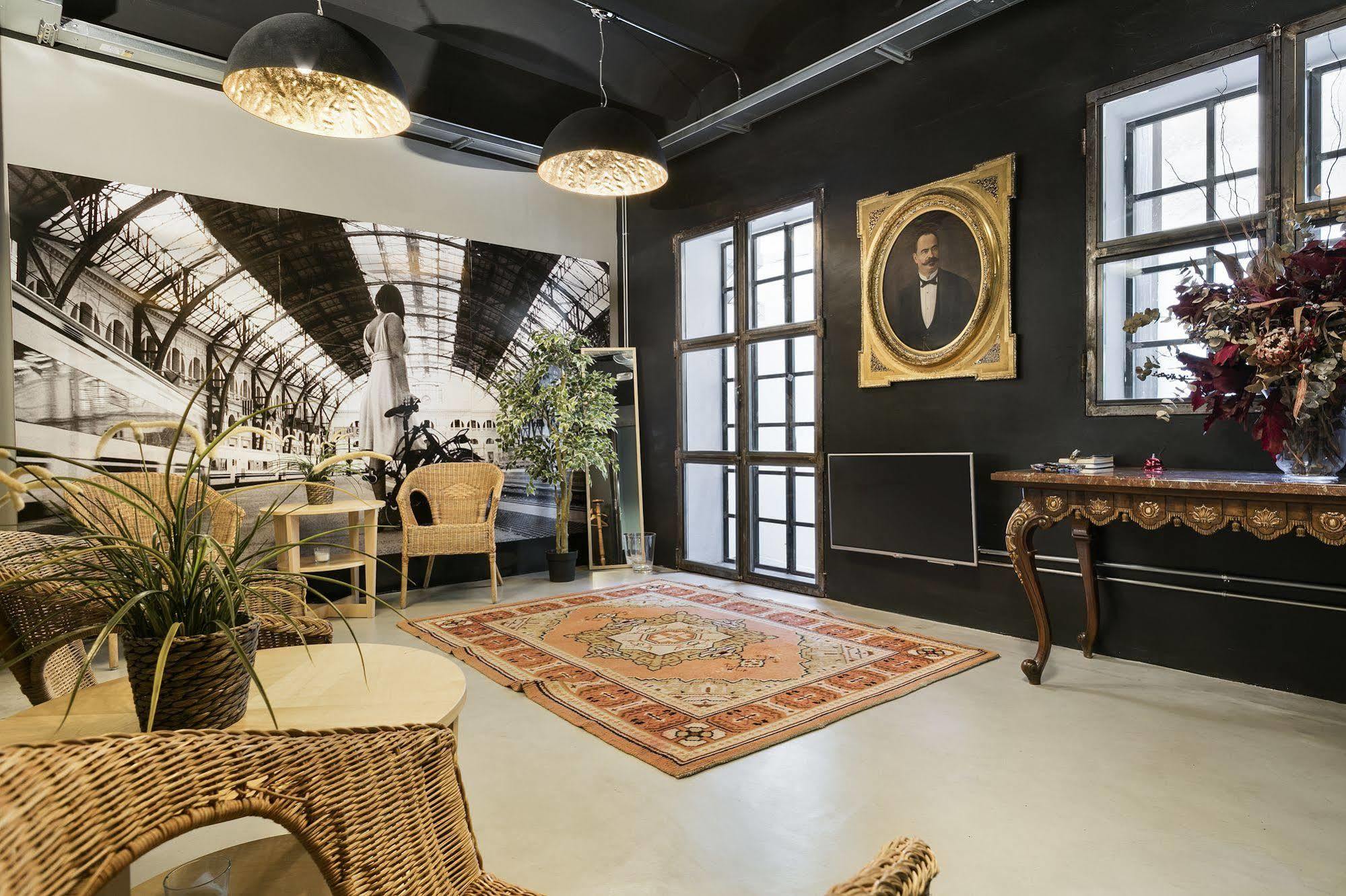 Lejlighed Fira By Gaiarooms Barcelona
